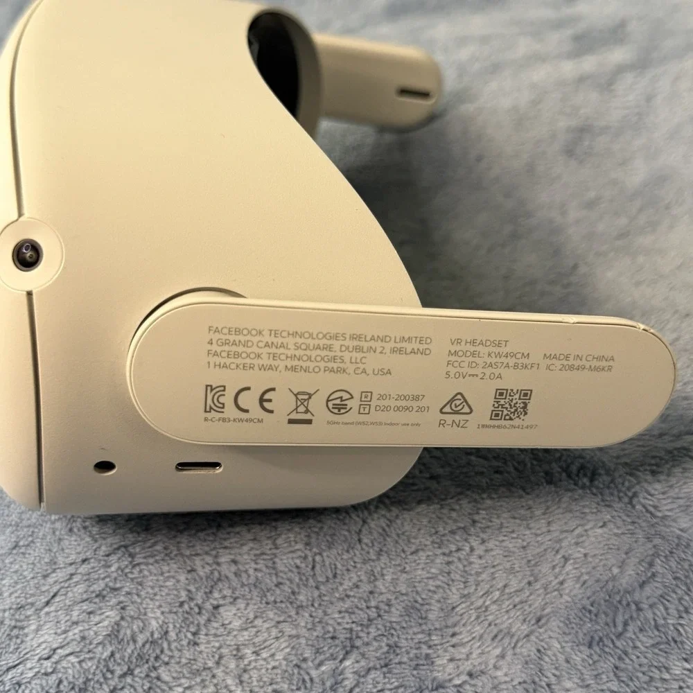 Oculus Quest 2 64GB VR Headset Only KW49CM